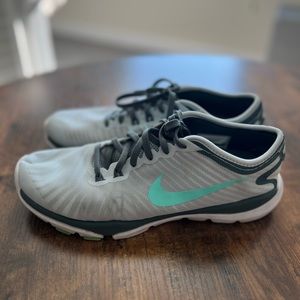 Women’s Nike Sneakers size 7.5
